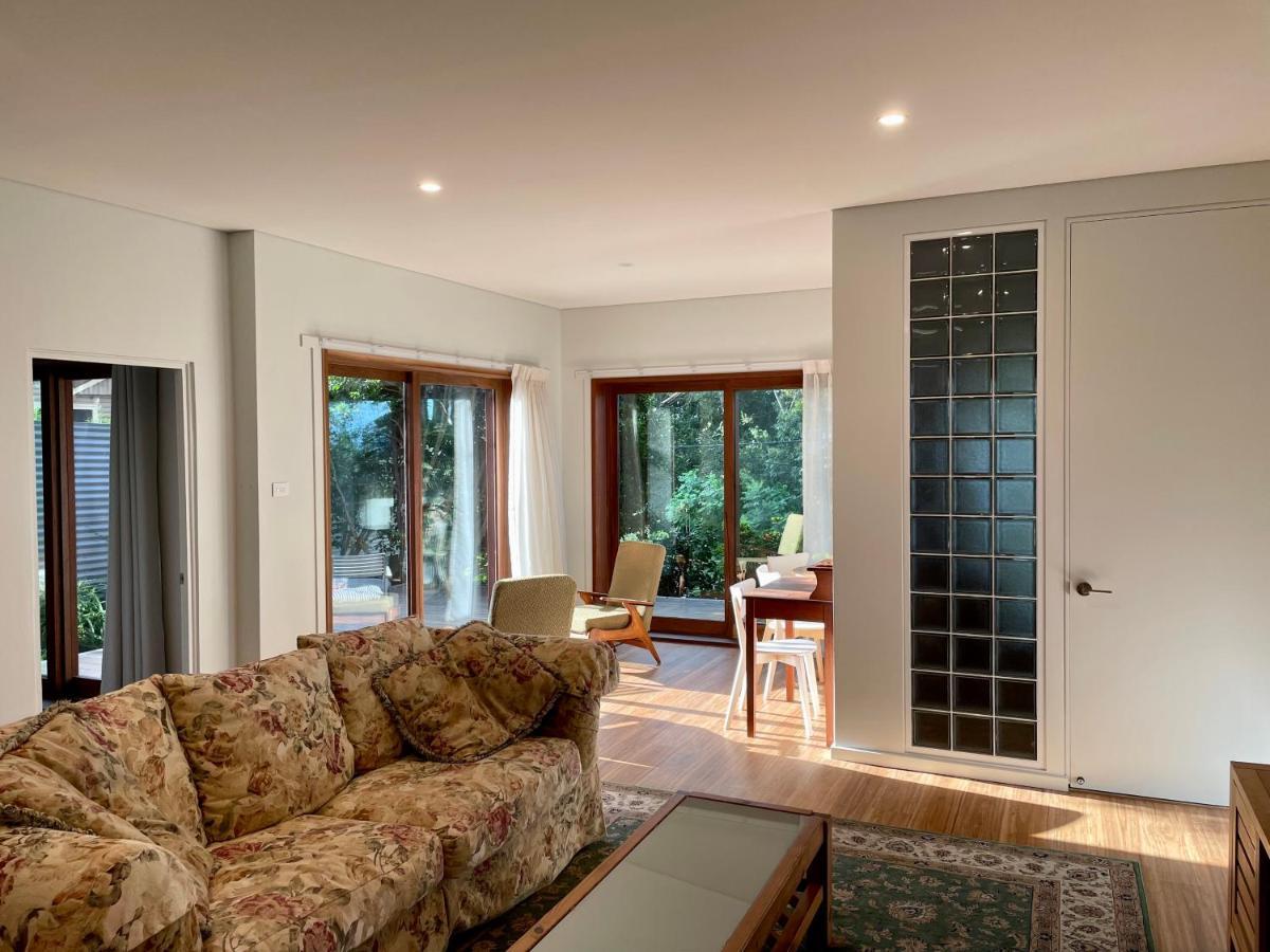 Tranquil Garden Apartment With Living Room Wollongong Exterior photo